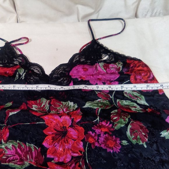 Beautiful Negligee - Picture 8 of 12